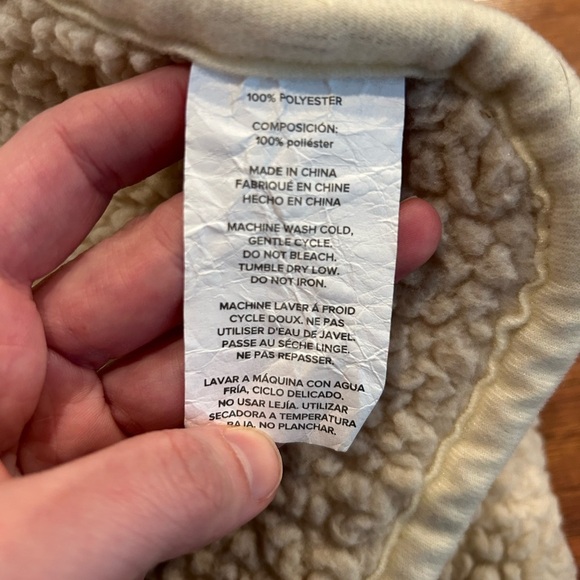 UGG Sherpa Hooded Throw Kids 50”x40” Cozy Cream Color - Picture 9 of 9